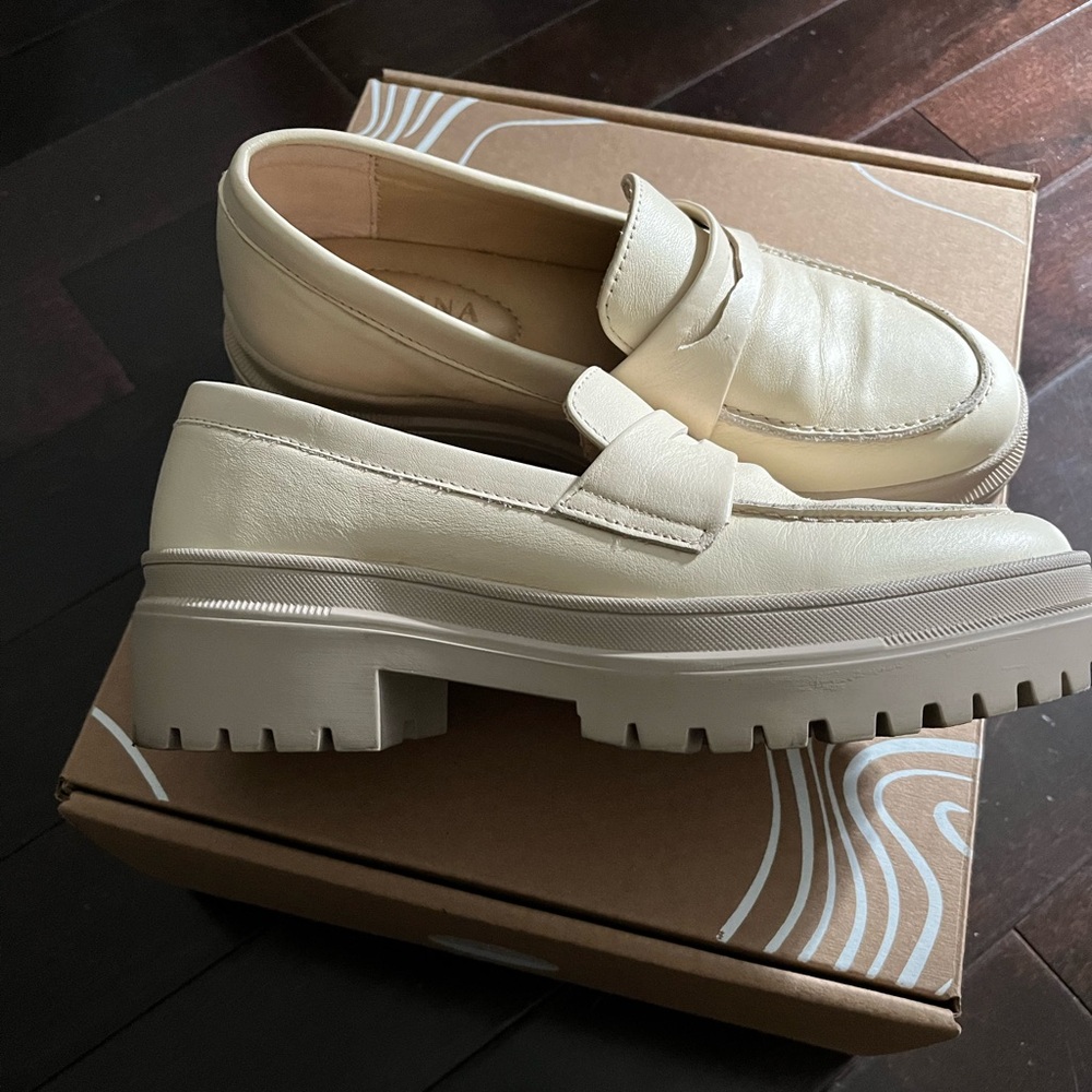 Portland Leather Company Patina Zoe Chunky Sole Leather Loafer in Bone color